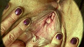 Close-Up Memek Berbulu dalam Tekstur Seks HD oleh Rumesco