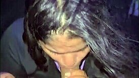 Je tak poslušná dívka v příběhu.