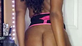 Naejae bintang solo ebony seksi pamer pantat besar di video panas