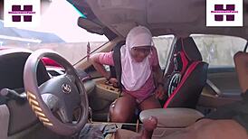 에보니 틴, 차에서 젖어 빠른 섹스 세션