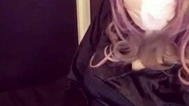 Crossdressing med katteører og runker på stream, oops