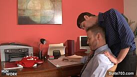 Tempting Gay Offers Oral Service