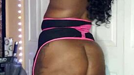 Naejae bintang solo ebony seksi pamer pantat besar di video panas