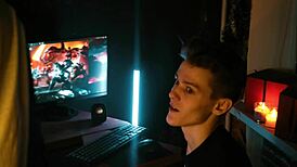 distracted guy from game for fucking