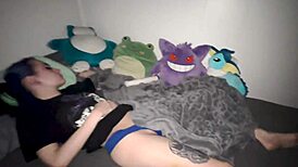 Брат пойман нюхает вибратор горячей сводной сестры пока она спит! 😱