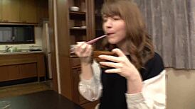 미국 학생과 일본 아내의 친밀한 순간 공유