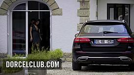 클레아 골티어가 주방에서 갑작스러운 충동 느껴