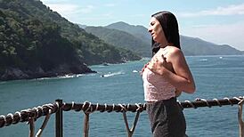 Alice Sweet shows off her oral skills on the beach with a lucky guy. It’s pure talent in action!