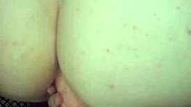 Linda Colegiala Montando Sola en Casa el Día de San Valentín