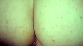 Linda Colegiala Montando Sola en Casa el Día de San Valentín