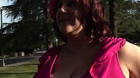 Sapphire lecca figa bagnata per cheeseburger. Farebbe di tutto per un affare gustoso!