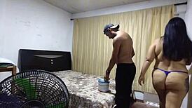 Esposa Infiel Folla con Amigo Mientras Cornudo Trabaja en Casero Real