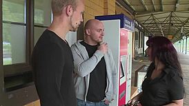 Geile Milf Enjoys Encounters with Young Amateurs