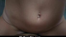 Stedbror sætter kamera i stedssøsters værelse for nøgne klip. Hun finder det og eksploderer i vrede på MySexySis.