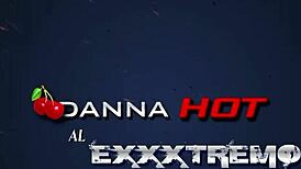 La puta extrema danna hot folla con unos extraños y grita de placer