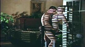 Sjekk Kim Yates kompilasjon med små 18+ pupper og ride-scener 😍