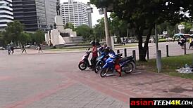 เคยเห็นสาวเอเชียวัยรุ่น 18+ ขี่ควยยักษ์ไหม?