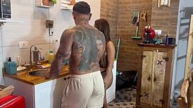 Uhvaćena Belinha Baracho u kuhinji