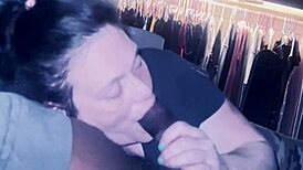 Cara, não acredito como esse gumjob monstro conseguiu uma gozada enorme!