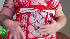 Fingering curvy hairy pussy to orgasm