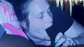 Člověče, nevěřím, jak ten monstrózní gumjob vedl k obřímu výstříku!