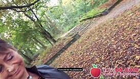 Vieille granny allemande bizarre Rubina baise grosse bite dehors