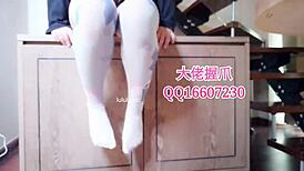 이 중국 젊은 여자 자위하고 미친 듯 스쿼트 봤어