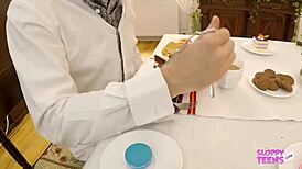 Anita Bellini Trailer 2 – sotkuinen tahmea anaaliruokaleikki