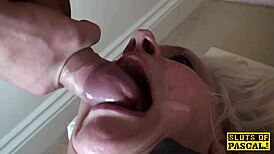 Nenek British berpayudara besar dapat dominasi kasar dengan main anal intens