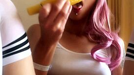 Hey, watch me rub my pussy with corn, Laruna Mave!