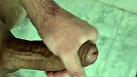 I jerk off deliciously in the shower
