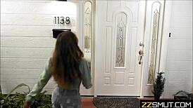 Çılgın Komşu Hatun Çıplak Spor Yapıp Vücudunu Komşulara Sergiliyor