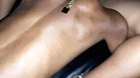 Dečko dozvoljava drugarima da jebe pičku i svrši unutra