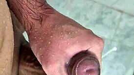 I jerk off deliciously in the shower