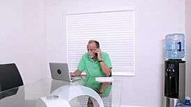 Forró mostohalány nagy seggel baszik a mostobáccal