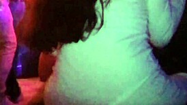 Ut på fest så stikker jeg hele hånden i fitten og knuller henne hardt juanlatino4