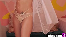 Big butt natural model stephanie manescu displays body after striptease