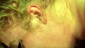 백인녀 18+ 자지 클로즈업 빨아대기