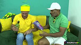 Chamei Meu Amigo Pra Assistir O Jogo Do Neymar Aqui Em Casa E Acabamos Comendo Minha Enteada E Minha Esposas Juntos