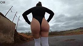 43 Yaşında MILF Okul Kızı Kostümüyle Gösteri Yapıyor Eğlence İçin