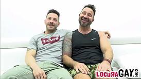 John Brachalli Folla Duro Con Martin Mazza En El Sofa.