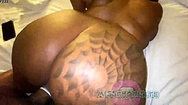 Velika guza crne BBW dobija backshotove od BBC-a