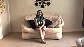 Sexy rogue performs enticing acts