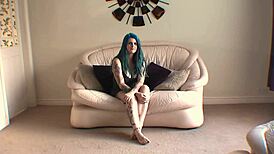 Sexy rogue performs enticing acts