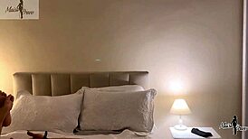 Moja drugarica me čeka u krevetu za potpunu predaju