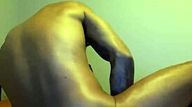 Lumurin lubang sempitku biar dia tusuk dalem banget