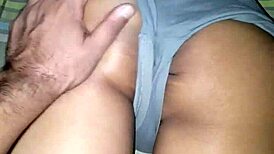 Nézd az intenzív találkozást, ahol egy pasi szenvedélyesen dug egy passzív srácot a szupermarket sorában