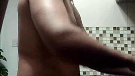 oh man, macho peladinho is lavando louças bent over in doggystyle gay amateurs fetish scene