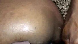 Femme chaude défoncée chatte trempée crème action chevauchée folle