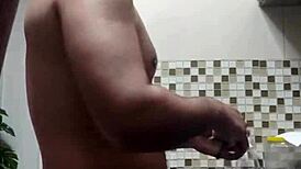 oh man, macho peladinho is lavando louças bent over in doggystyle gay amateurs fetish scene